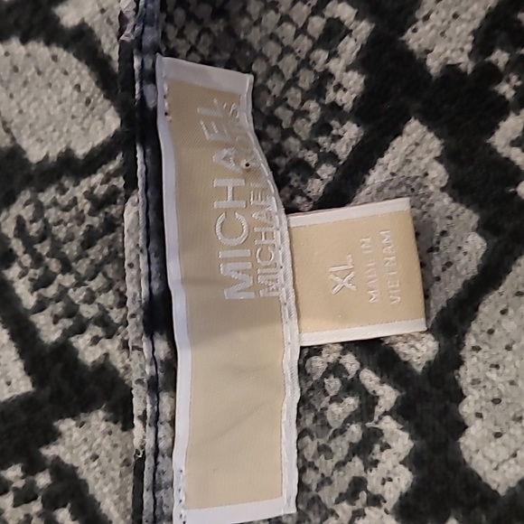 Michael Kors beautiful blouse with snake skin look size XL - Picture 7 of 7